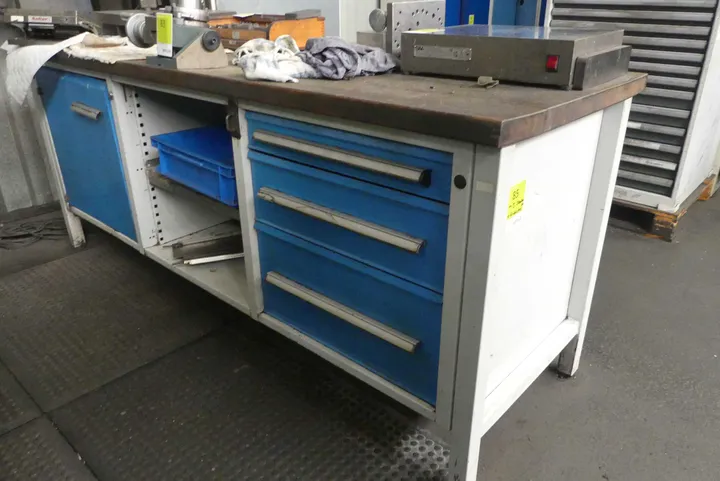 Werkbank, mit Inhalt Maße in cm ca. 200 x 70 x 84 / ohne Einzelpositionen